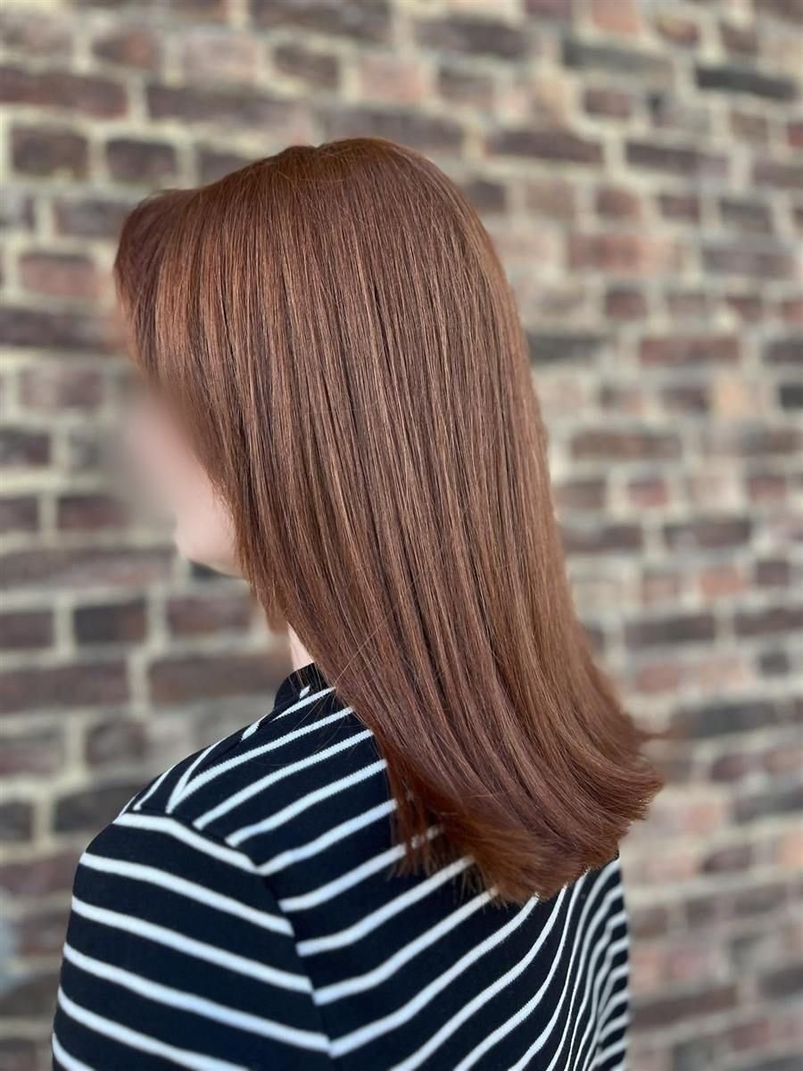 Coloration cuivrée brillante sur cheveux longs
