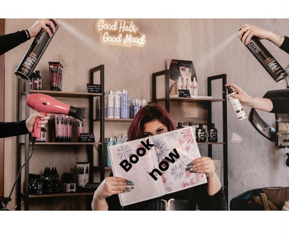 L'équipe du salon Ma Bulle d'Hair s'amuse autour d'une cliente — Good Hair, Good Mood